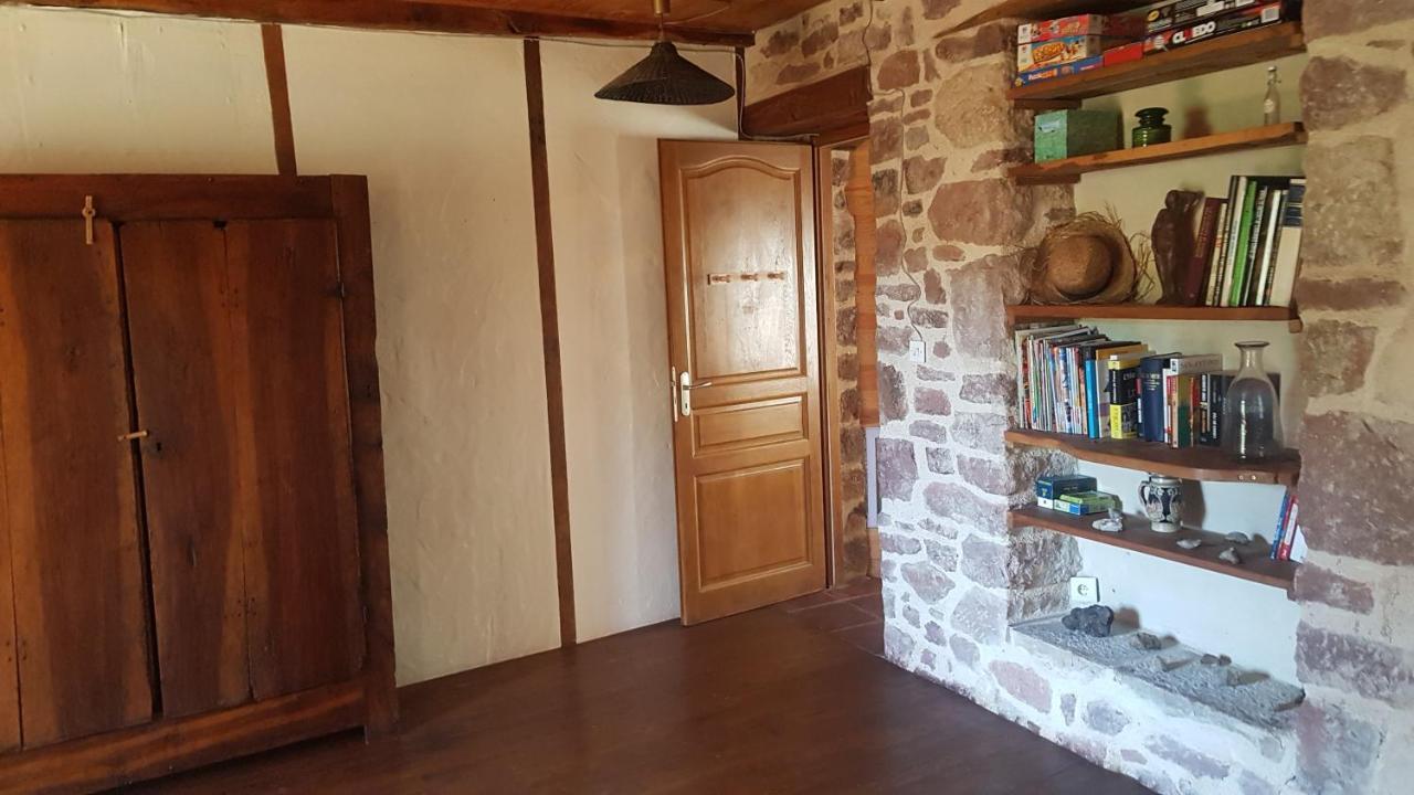 Maison Isolee Dans Les Vignes Et Les Bois Valady Exterior photo